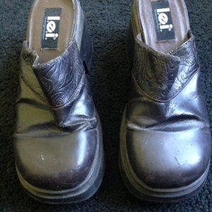 Vintage leather L.E.I chunky heel clogs size 8